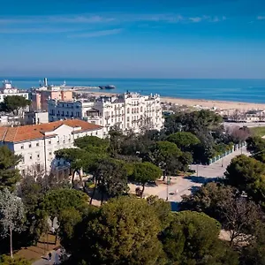 residenza-parco-fellini.riccione-hotels.org/